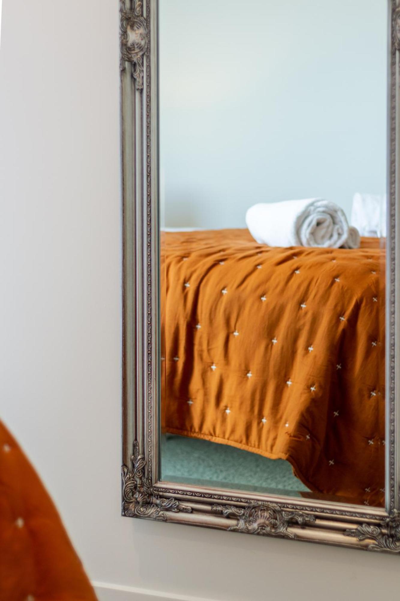 City Lights Retreat With Carpark 2 Bed 2 Bath Christchurch Kültér fotó